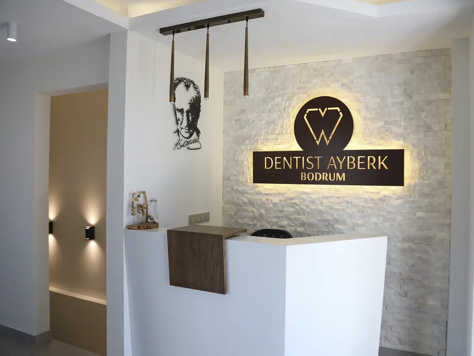 Dentist Ayberk klinik resepsiyon alanı
