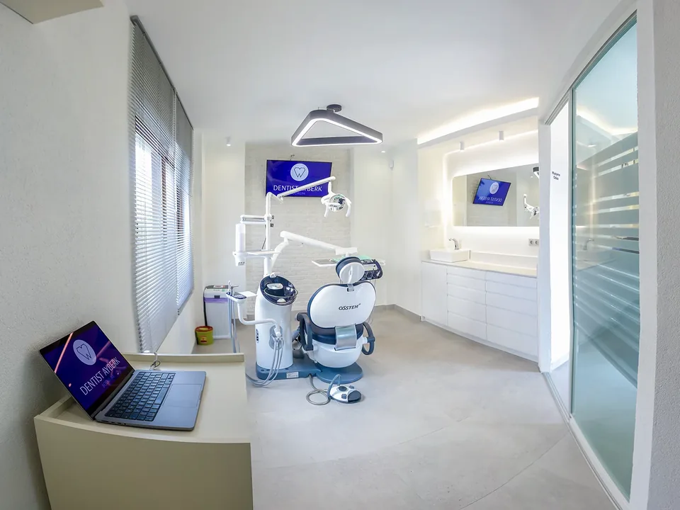 Dentist Ayberk tedavi odası ve dijital çalışma alanı